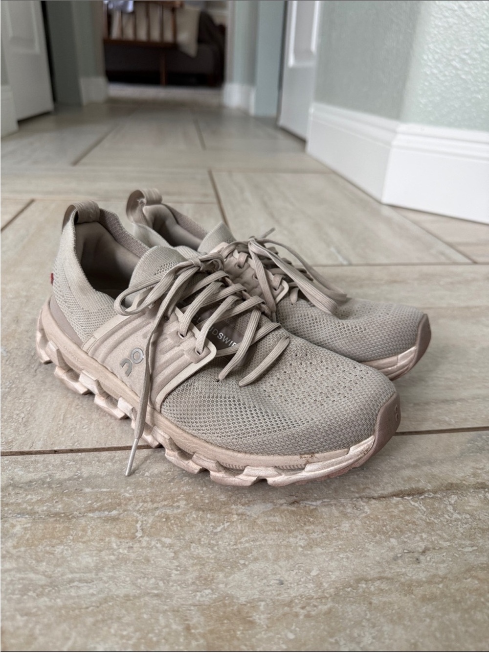 On Running Running Women's Cloudswift Lace-Up Running Shoes - Taupe